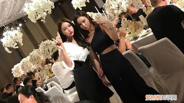 王思聪搂新女友逛街，身材曼妙三围傲人，网友直呼：快去请孙一宁