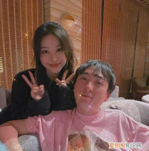 王思聪搂新女友逛街，身材曼妙三围傲人，网友直呼：快去请孙一宁