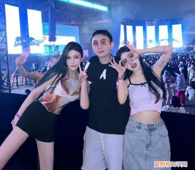 王思聪搂新女友逛街，身材曼妙三围傲人，网友直呼：快去请孙一宁