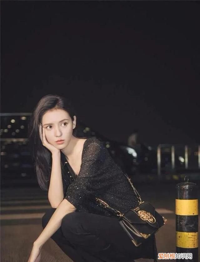 王思聪搂新女友逛街，身材曼妙三围傲人，网友直呼：快去请孙一宁