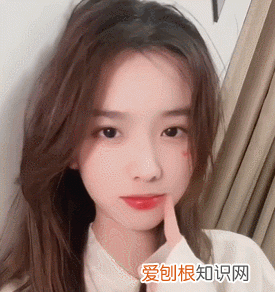 王思聪搂新女友逛街，身材曼妙三围傲人，网友直呼：快去请孙一宁