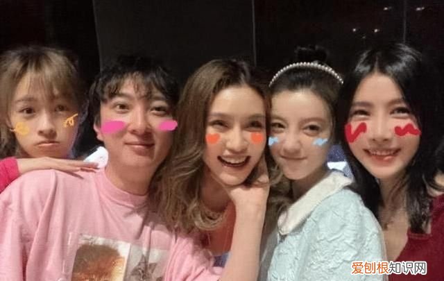 王思聪搂新女友逛街，身材曼妙三围傲人，网友直呼：快去请孙一宁