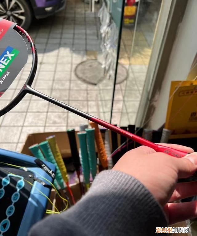 尤尼克斯羽毛球拍jp和ch怎么区别