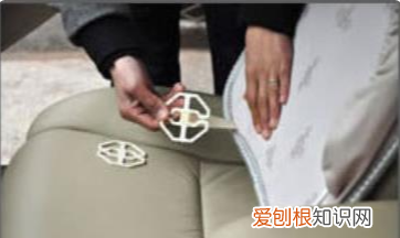车坐垫怎么安装，汽车座垫怎么安装卡扣视频