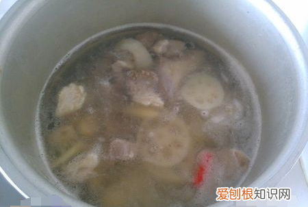 羊肉炖莲藕的做法，羊肉莲藕汤的做法及配料窍门