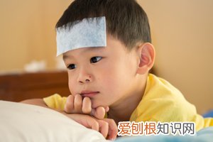 宝宝一周岁不会爬和站怎么办 ，一岁宝宝不会爬不会站正常吗