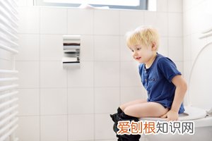 宝宝用吸管杯老是咬怎么办 ,宝宝不会喝吸管杯只会咬吸管