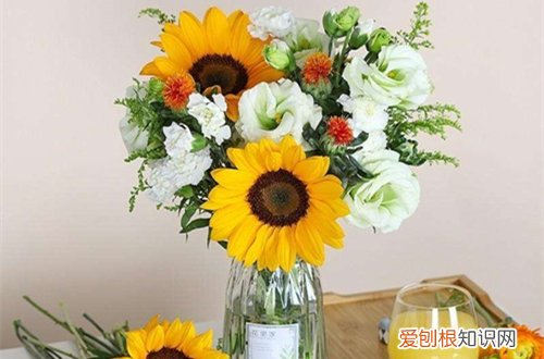 怎样延长花期给鲜花保鲜 买回来的鲜花该如何处理，才可以让花期最大限度延长！