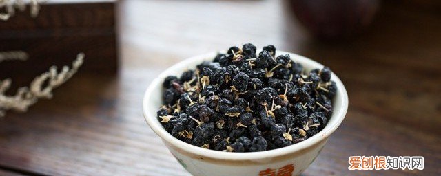 大芸和枸杞泡酒有什么功效 枸杞泡酒有什么功效