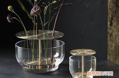 宽口矮花瓶怎么插花 小口径的花瓶该如何插花