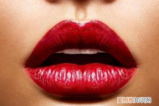 咬嘴唇虽然性感 但咬多了可能会烂