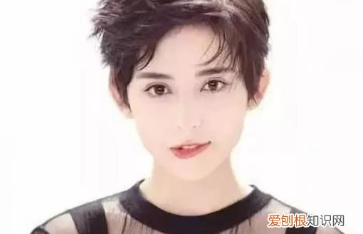 咬嘴唇虽然性感 但咬多了可能会烂