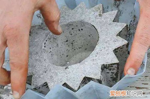 图 水泥花盆怎么做 如何用水泥自制花盆