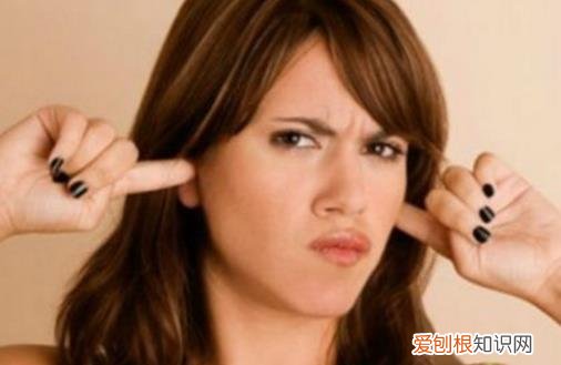 挖耳朵小小的动作易致耳袭 隐藏着很大的风险