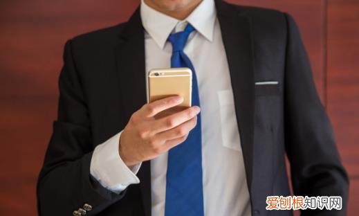 长期熬夜玩手机 当心8大危害