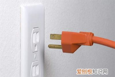 滚筒洗衣机里的水怎么手动放掉，洗衣机洗完衣服了为什么还有水