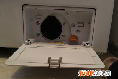 滚筒洗衣机里的水怎么手动放掉，洗衣机洗完衣服了为什么还有水