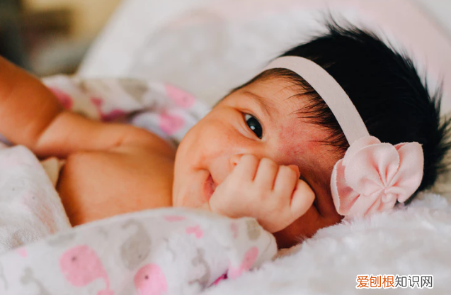 婴儿发展阶段0到12个月，0-12个月育儿重点：不同阶段娃发育特点及重点培养能力，收藏