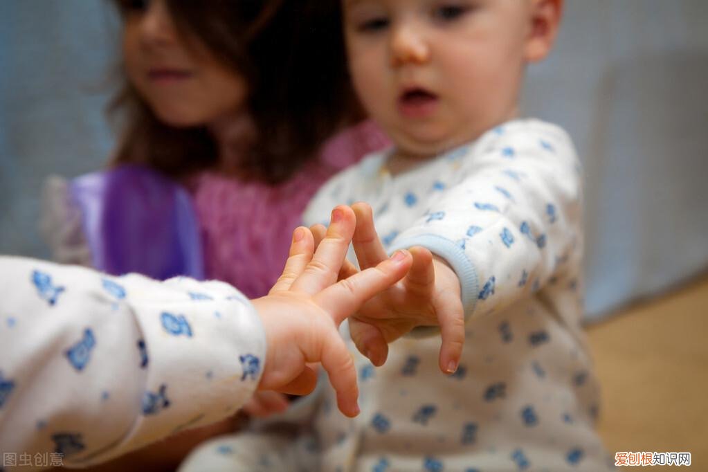 婴儿发展阶段0到12个月，0-12个月育儿重点：不同阶段娃发育特点及重点培养能力，收藏
