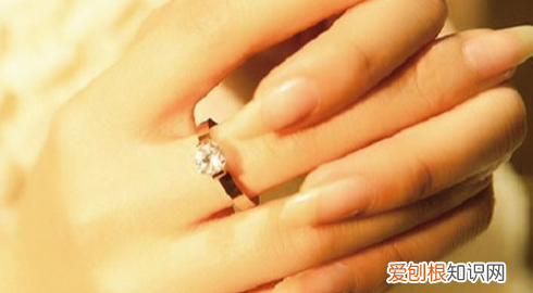 已婚女士戒指戴哪个手指