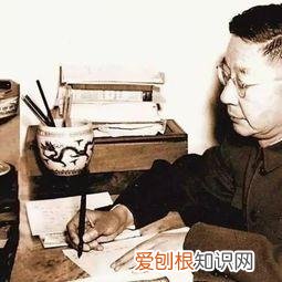 老舍先生把养花作为生活中的一种志趣，《养花》老舍的散文