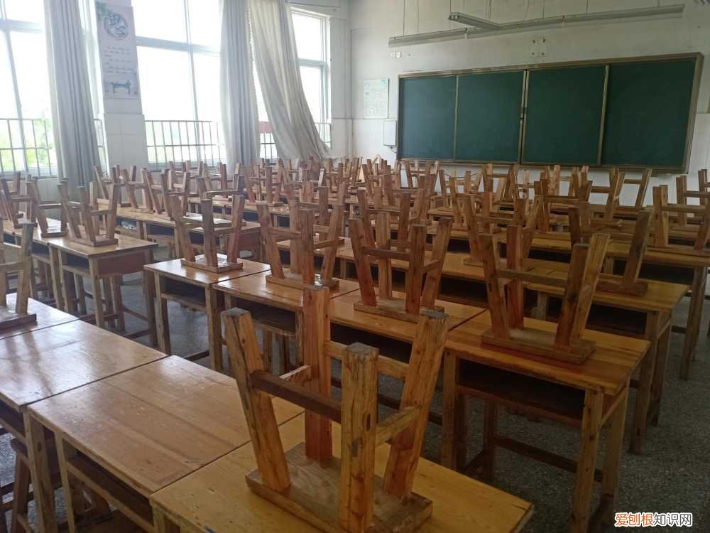 养花要靠育花人，养花与育人