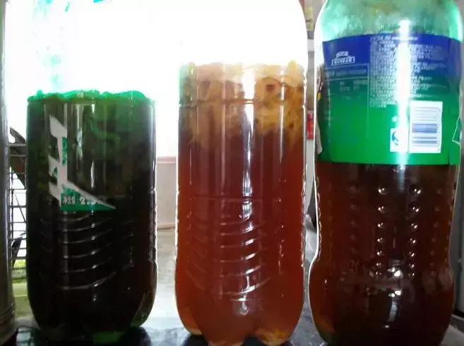 我们一共要给60盆花浇水,我已经浇了18盆，王大爷养花，只浇一种水，花肥没买过，偏偏盆盆都很旺