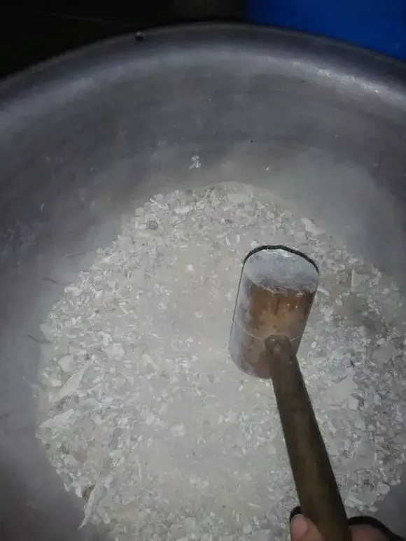 80年代的花盆有收藏价值吗,老花匠在盆里撒点粉末,不招虫不黄叶,狂开花呼呼爆盆