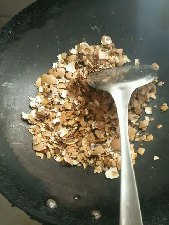 80年代的花盆有收藏价值吗,老花匠在盆里撒点粉末,不招虫不黄叶,狂开花呼呼爆盆