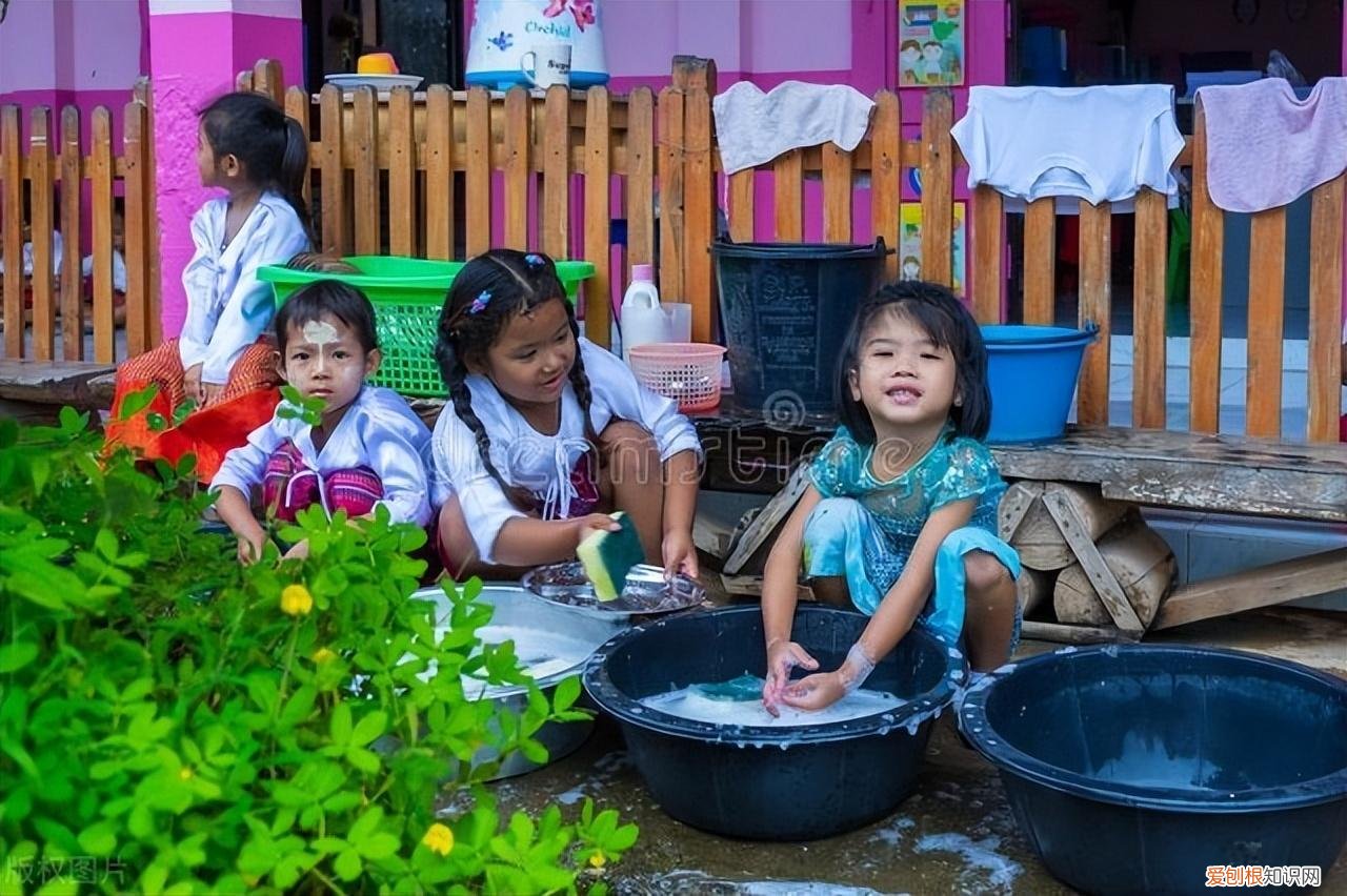 家园共育才能更好的教育孩子，家园共育，不仅要孩子成才，更要学会做人
