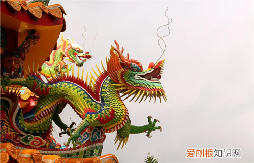 1976年到底是土命还是火命，1977是土命还是火命