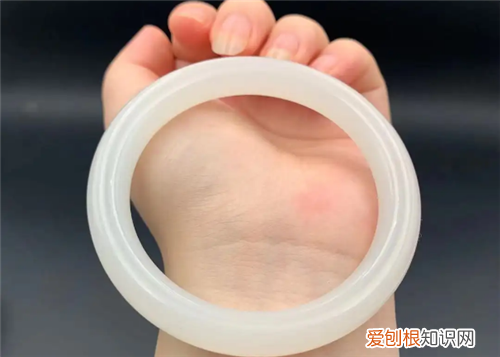 1986年属虎本命年佩戴什么好，1986年属虎本命年佩戴什么好运