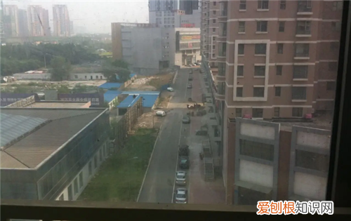 小区内人行道算路冲吗，小区人行道算不算路冲吗