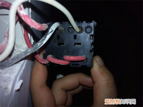 灯开关坏了没弹力怎么关灯，电灯开关没有弹力怎么办