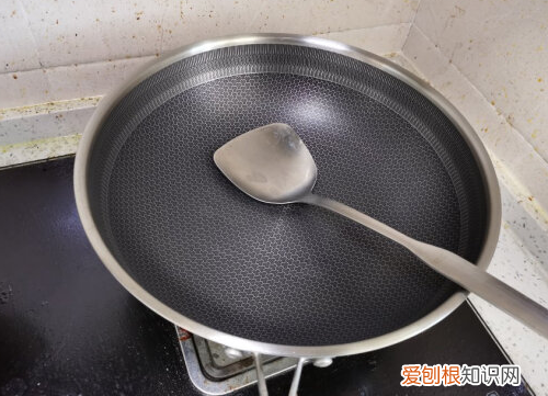 不锈钢锅烧焦烧黑了怎么清洗，不锈钢锅烧焦烧黑了怎么清洗视频