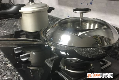 不锈钢锅烧焦烧黑了怎么清洗，不锈钢锅烧焦烧黑了怎么清洗视频