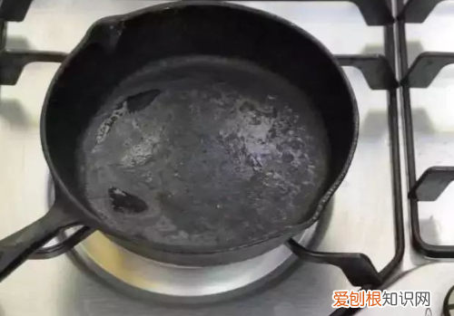 不锈钢锅烧焦烧黑了怎么清洗，不锈钢锅烧焦烧黑了怎么清洗视频
