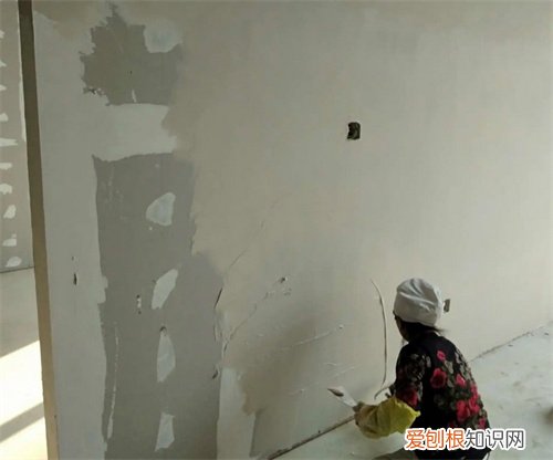 批灰刷墙的教程是什么，批灰刷墙图片