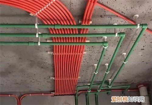 家装水管走顶是错误的吗，家装水管走顶是错误的吗图片
