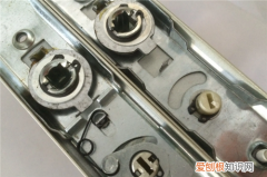 铝合金门锁坏了怎么换锁，铝合金门锁坏了怎么换锁芯图解
