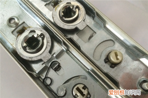 铝合金门锁坏了怎么换锁，铝合金门锁坏了怎么换锁芯图解