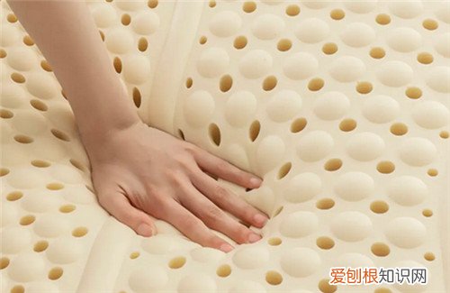 乳胶床垫上面还用铺褥子吗，乳胶床垫上面还用铺褥子吗女生