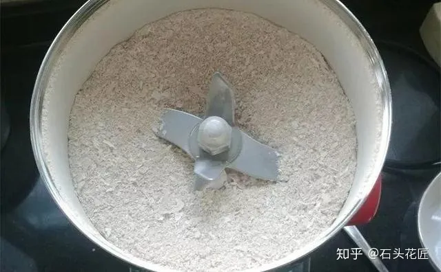 鸡蛋壳可以用来做花肥吗视频，养花“这么”用鸡蛋壳，百分百长虫子，教你正确使用、补肥
