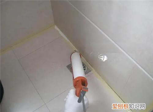 玻璃胶六小时能沾水吗，玻璃胶2小时能沾水吗
