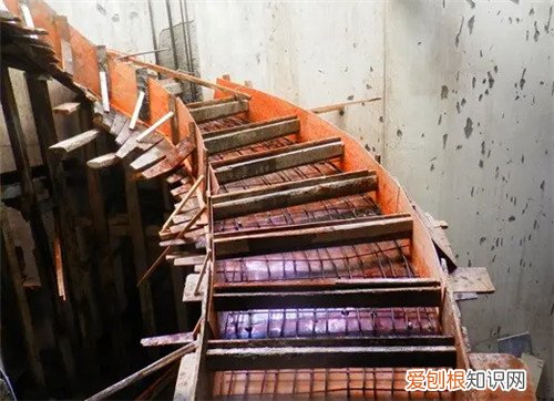 现浇钢筋混凝土楼梯的结构形式有哪些，现浇钢筋混凝土楼梯的类型