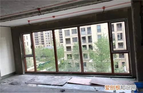 物业不让封阳台合法吗，物业不让封阳台合法吗怎么办