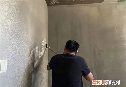 1公斤腻子刮几个平方，刮两遍腻子多少钱一平方