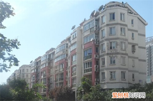 有地下室的一楼潮湿吗，有地下室的一楼潮湿吗能做榻塌米