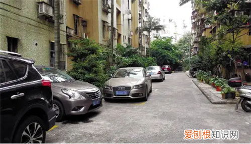 老小区凭什么收停车费，老旧小区应该收停车费吗