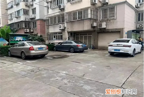 老小区凭什么收停车费，老旧小区应该收停车费吗